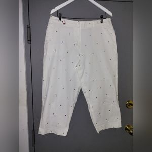 BRIGGS NEW YORK White Capri pants with Colorful Polka Dots